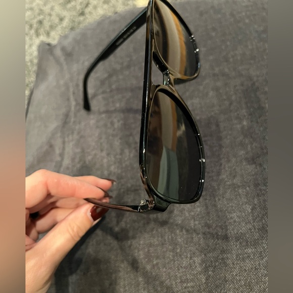 Amazon sunglasses EUC - Picture 3 of 3